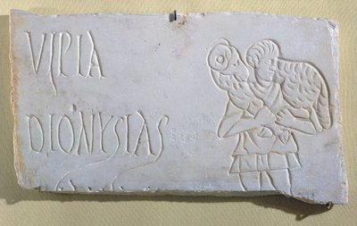 Epitaaf met een reliëf van de Goede Herder, uit de Catacomben van Sousse, 3e-4e eeuw door Paleo Christian
